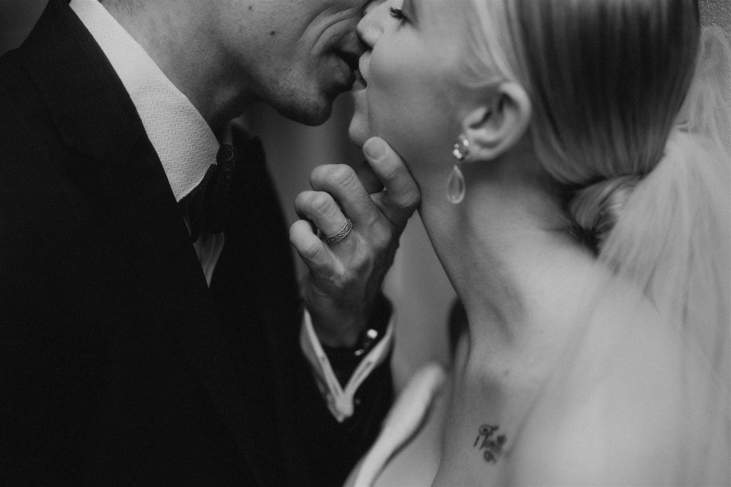 Bride and groom kiss during their vow renewal in Italy