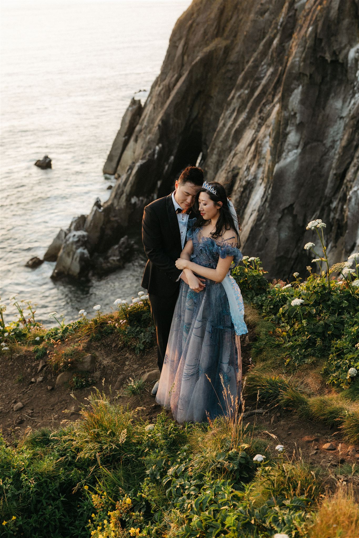 Couple hugs on the Oregon Coast during their Day 2 adventure photos.