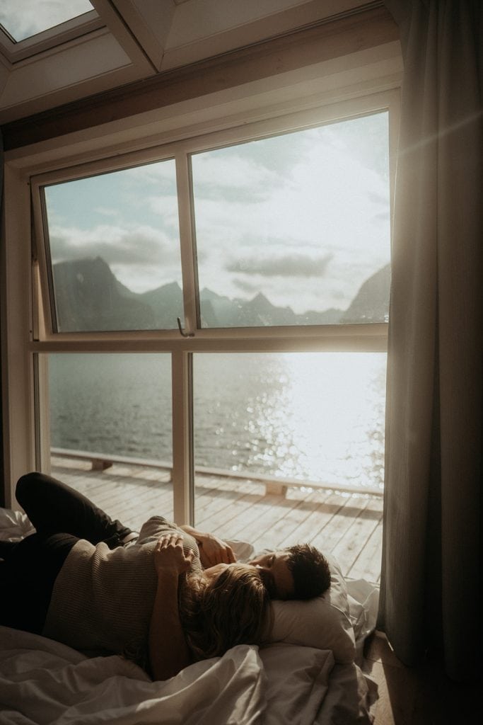 intentional wedding experience: cuddle time in a cabin before your wedding day