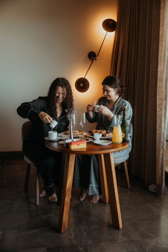 Intentional wedding tips: having breakfast together to start your wedding day