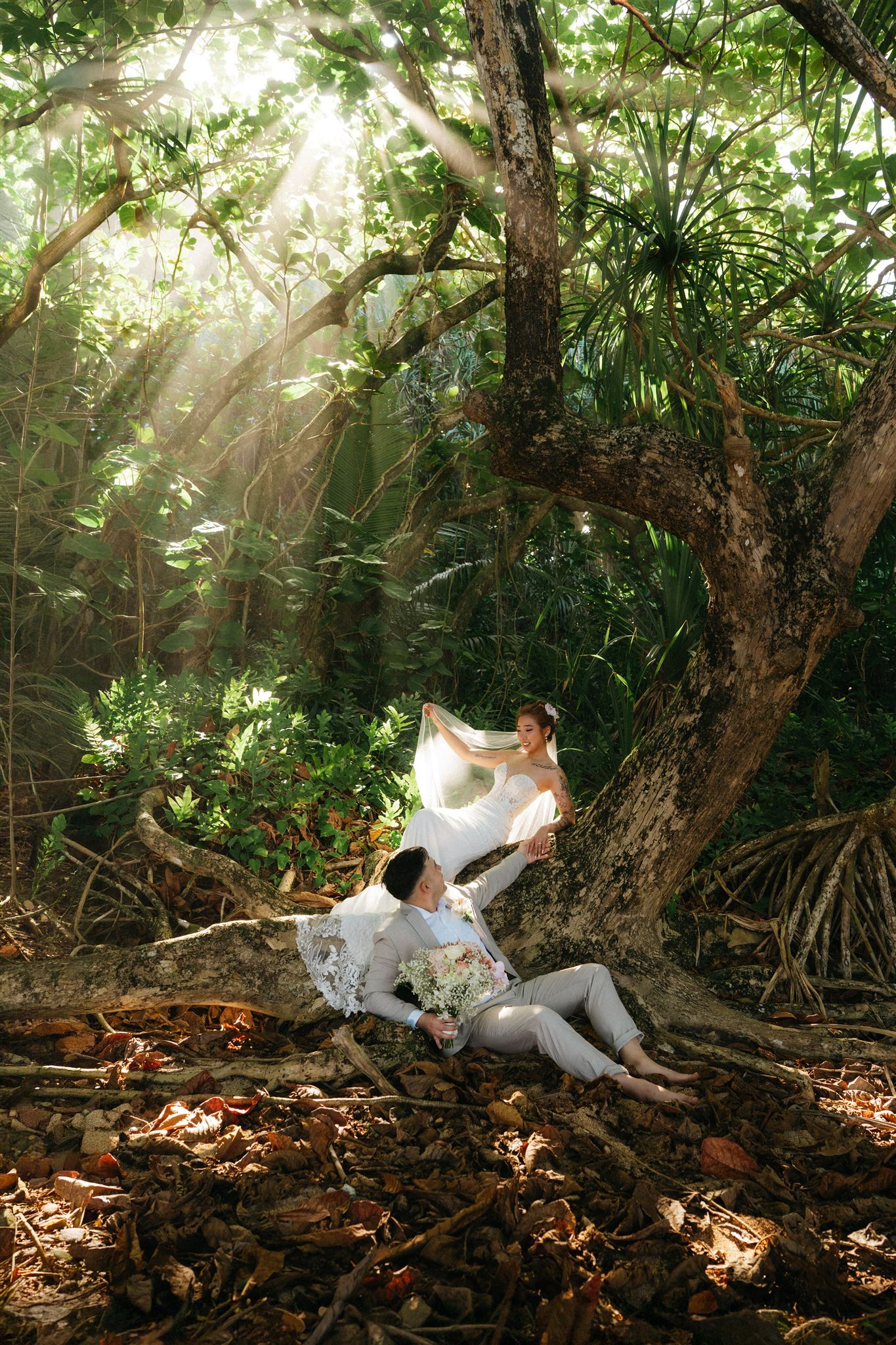 kauai wedding with gorgeous sunlight