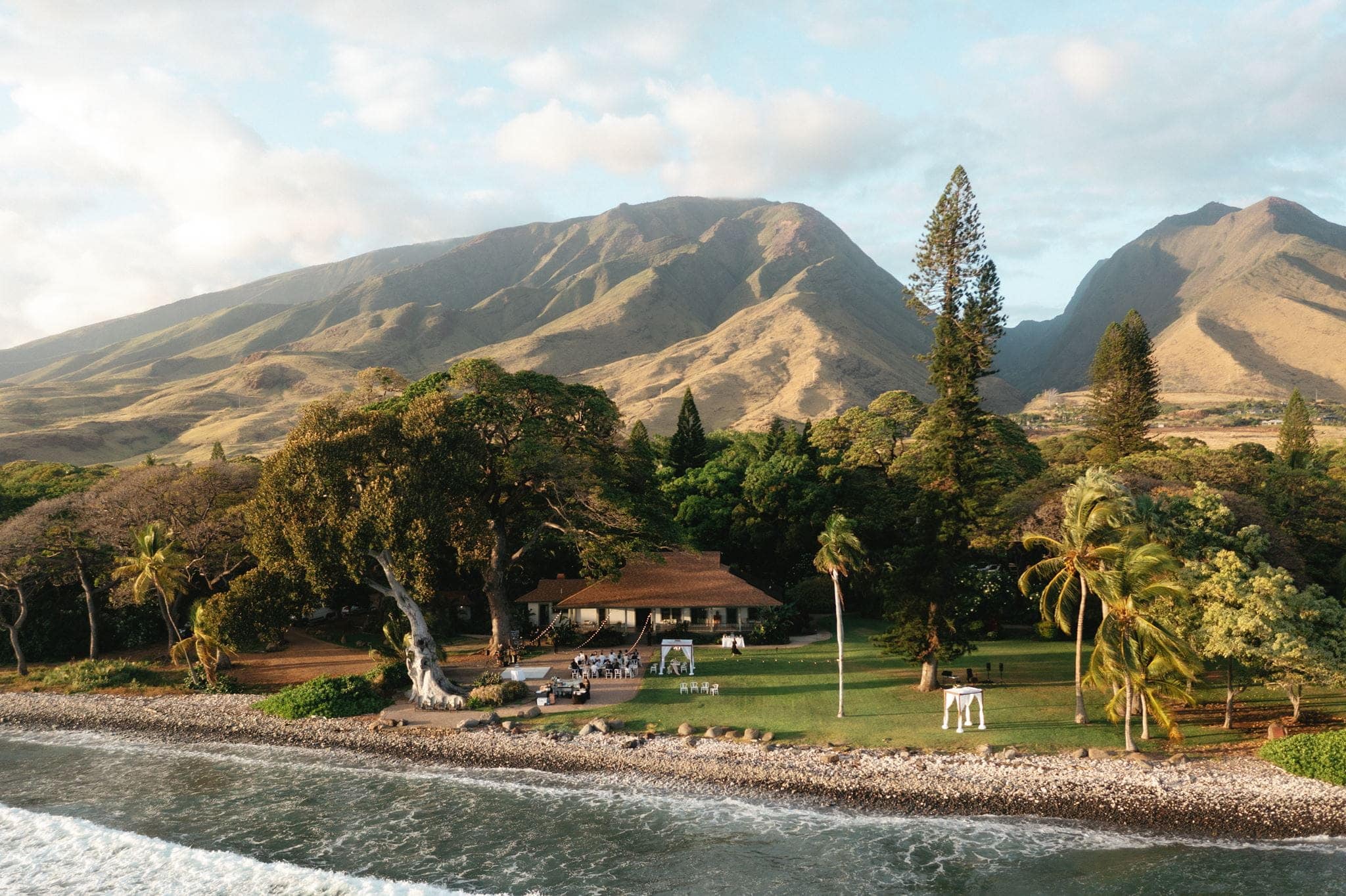 Olowalu Plantation House. a micro wedding venue on the coast of Maui.