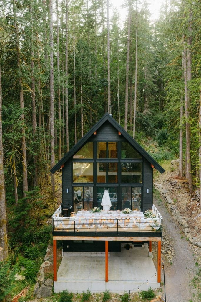 Cabin micro wedding venue in Washington State.