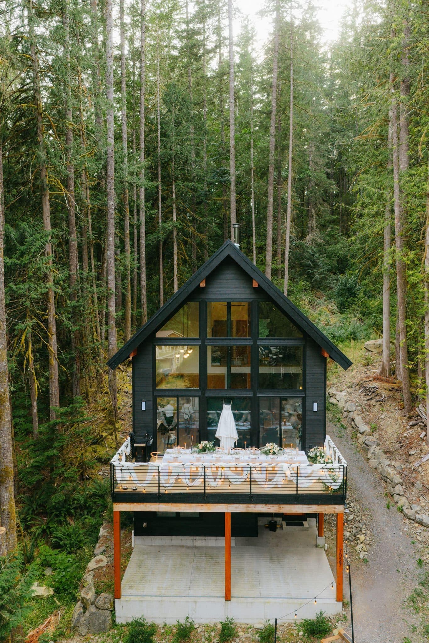 Cabin micro wedding venue in Washington State.