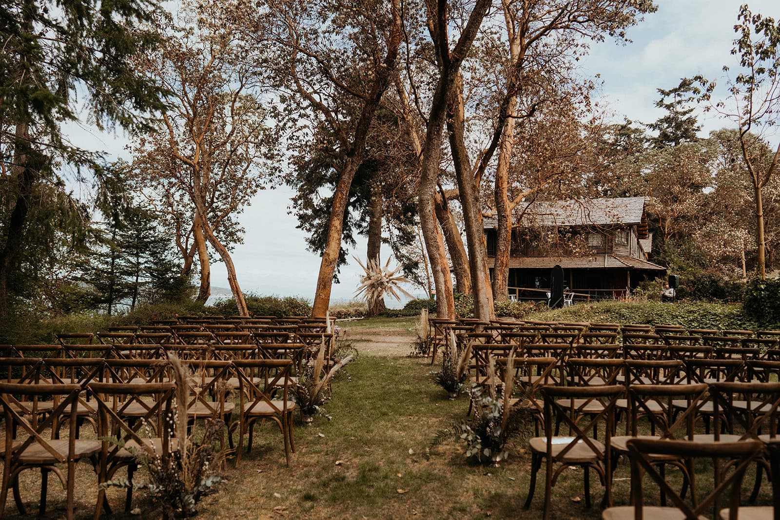 Captain Whidbey Inn, a micro wedding venue on Whidbey Island, Washington.
