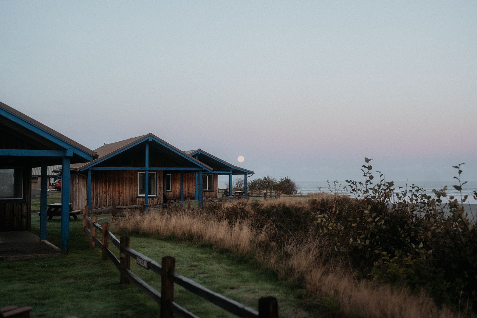 Kaloloch Lodge, a coastal micro wedding venue in Washington State.
